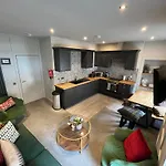 Boutique Castle View 3 Bedroom Apartment