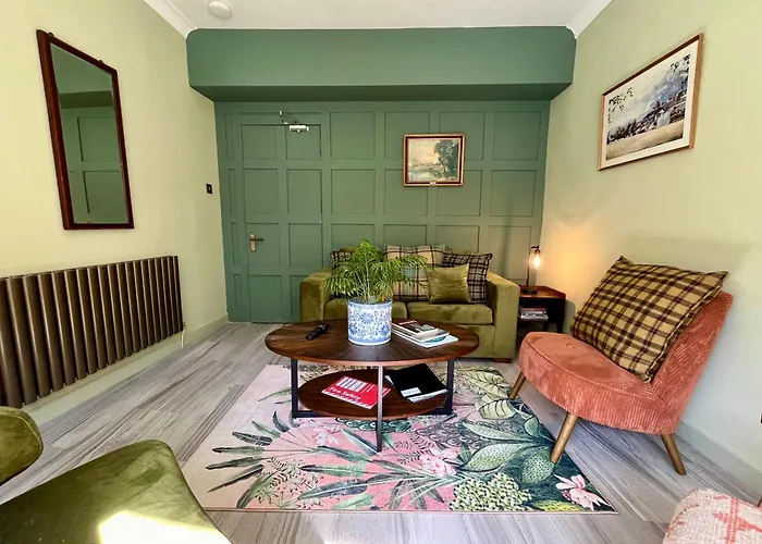 Boutique Castle View 3 Bedroom Apartment