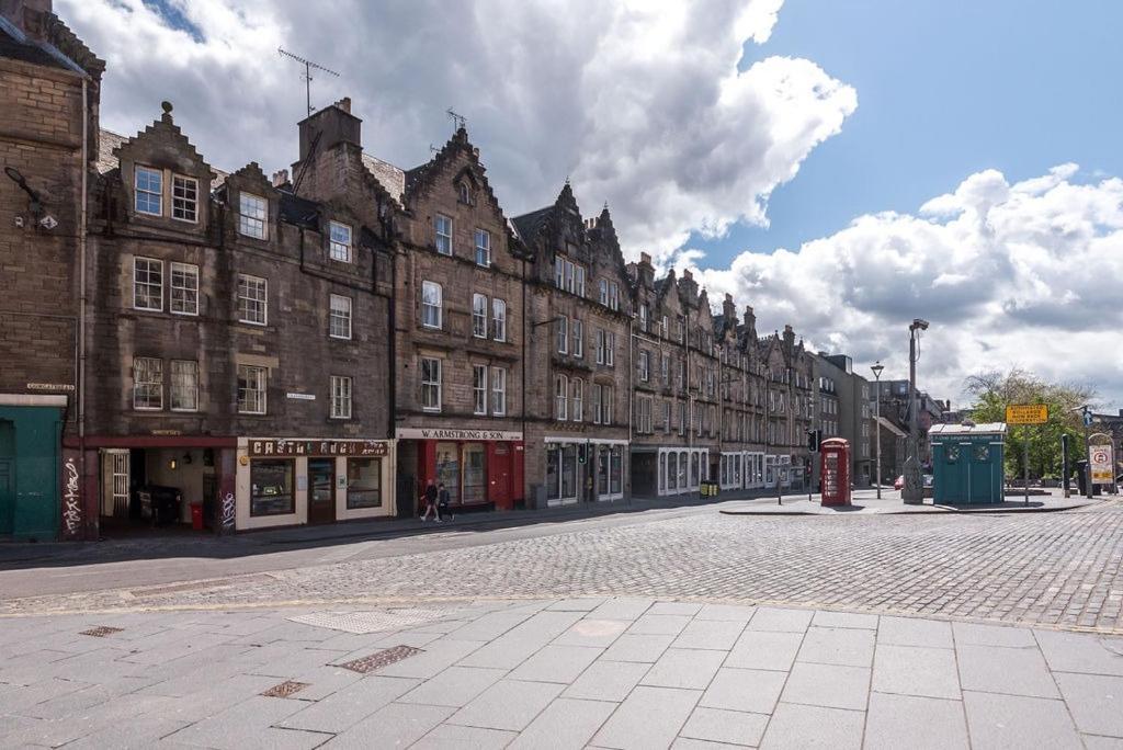 Boutique Castle View 3 Bedroom Apartment *