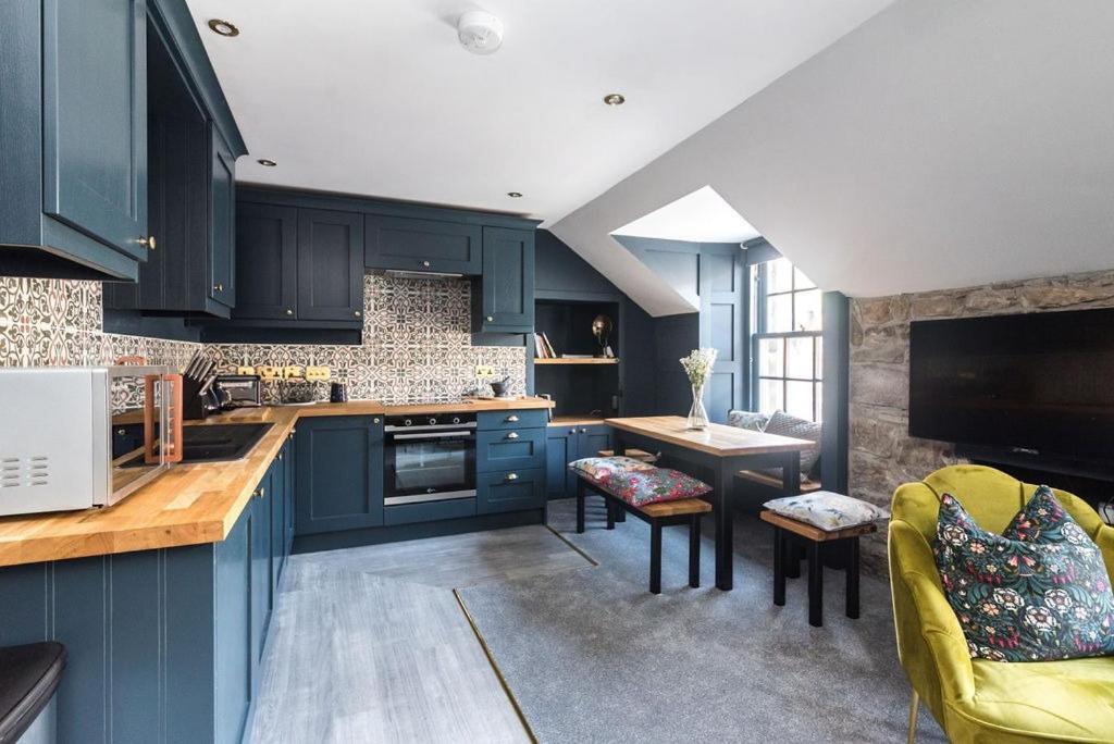 Boutique Castle View 3 Bedroom * Edinburgh